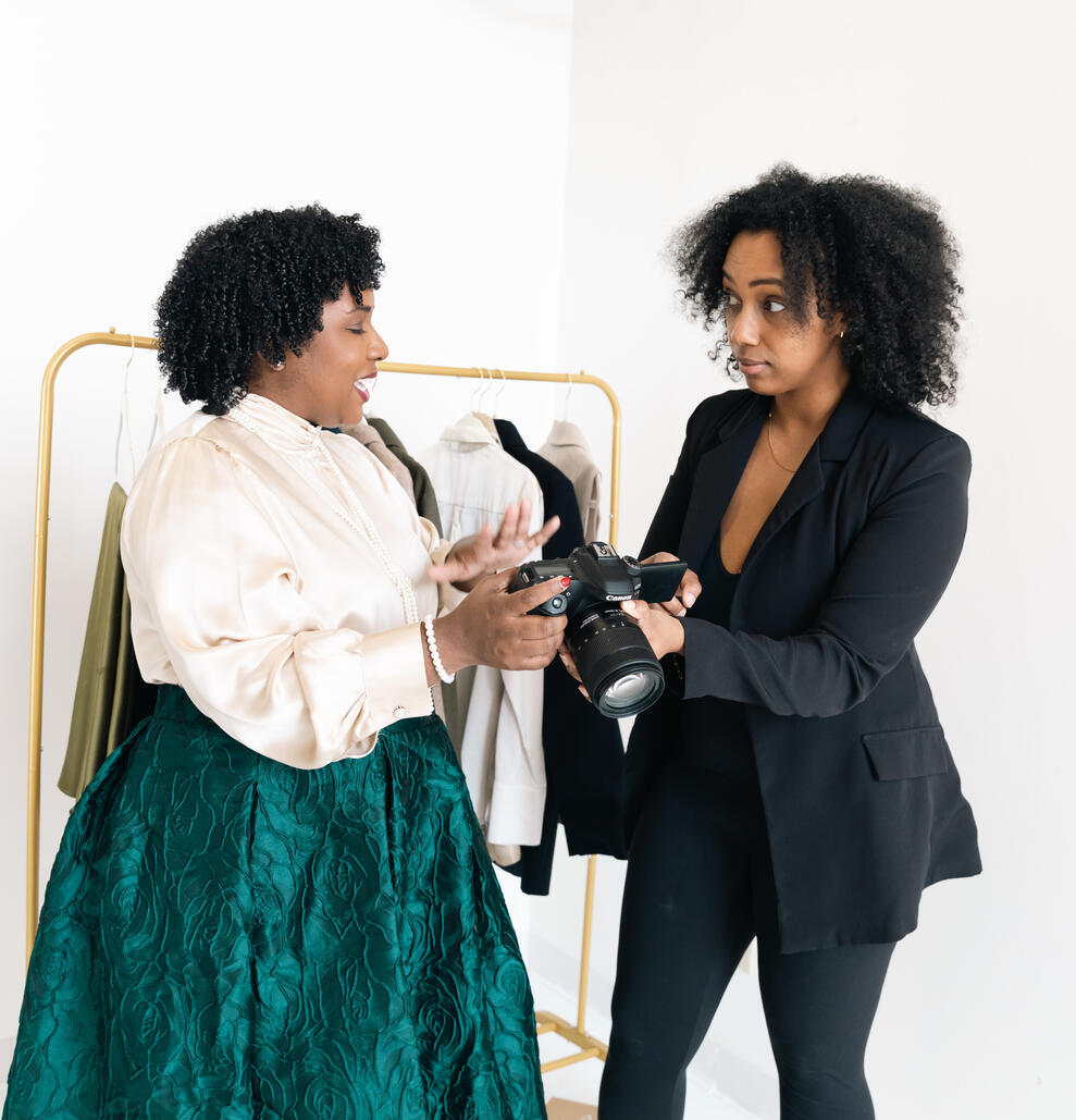 Bria Johnson reviewing images on a camera with a styling client during an I.C.O.N.I.C With Style consultation.